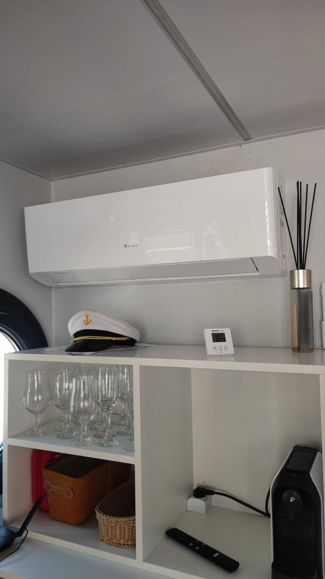 ヴロツワフHouseboat Water Boy Apartament Plywajacy Dom Na Wodzie Lodzアパートメント エクステリア 写真