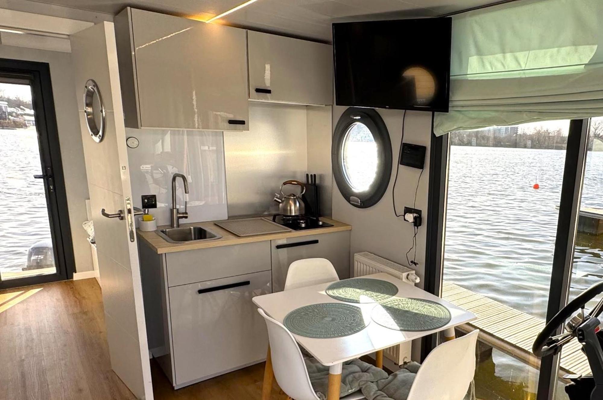 ヴロツワフHouseboat Water Boy Apartament Plywajacy Dom Na Wodzie Lodzアパートメント エクステリア 写真